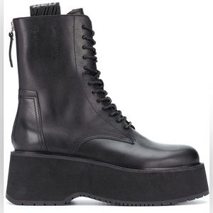 Combat boot